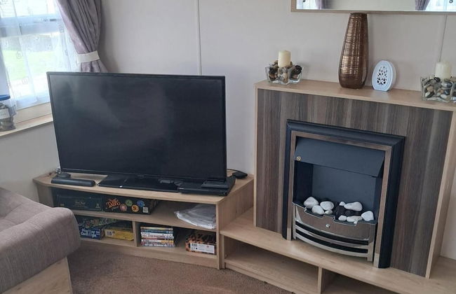 3 Bed Caravan - Sleeps 8 - Pets - Parking - Wifi - Foto 9