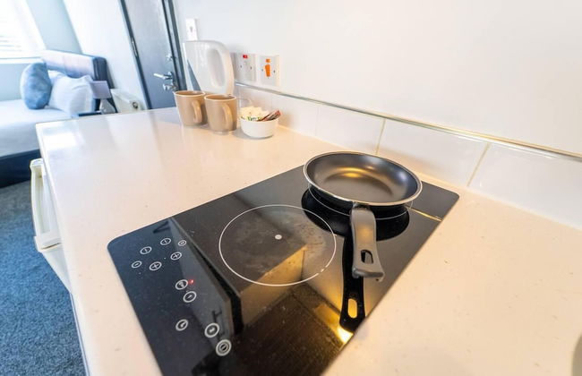 Cosy Spacious Studio Available - Photo 6