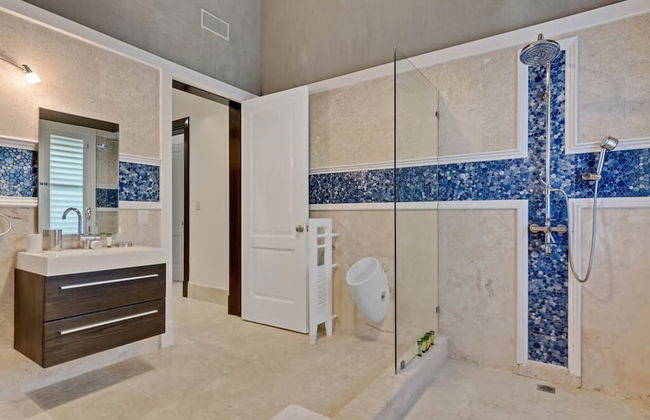 Sophisticated Villas With Private Pools and Staff - Foto 35