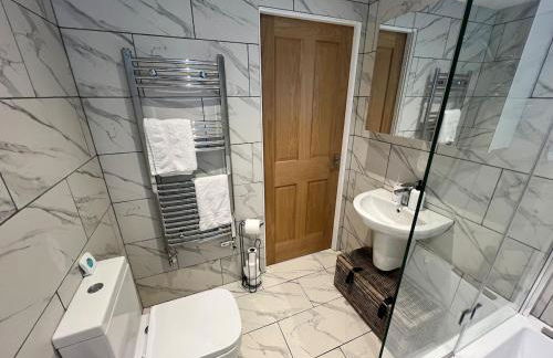 Old Betting Shop for 3 & Furry Friend - Photo 29