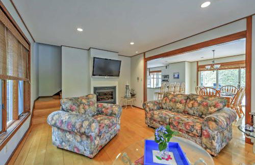 Walk to Beach! Hyannis Family Haven with Deck - Foto 4