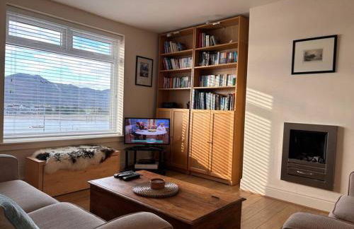 Beautiful 2 bedroom apartment with estuary views - Photo 1