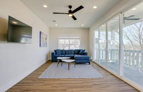 Walk to Restaurants Modern Escape Near Kyle Field - Photo 2