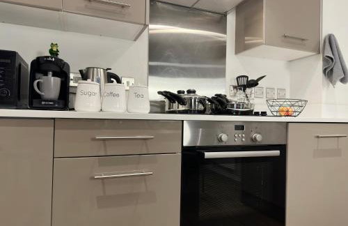 Cozy City Centre Apartment with Free Gym and Free Coffee - Photo 42