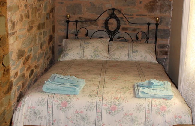 Hillside Cottage - Photo 2