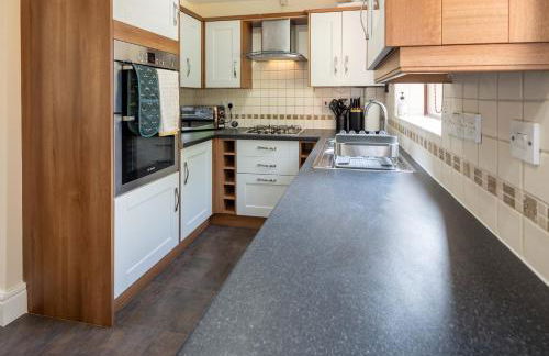 Comfy Chippenham Double Ensuite Home with Large Garden with Parking x 4 - Foto 11