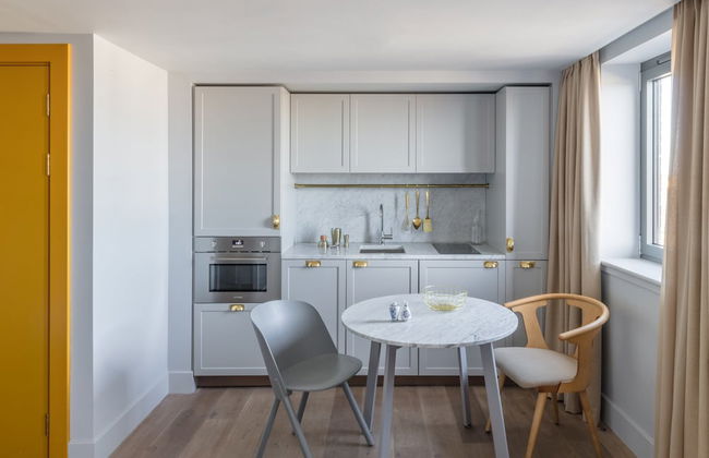 Eden Locke - Photo 31