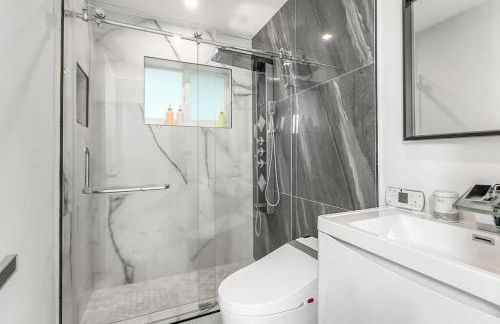 Amazing Home w Heated Pool 8 mins to the Beach - Foto 51