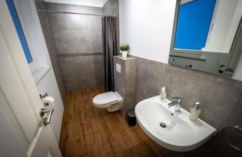 Premium Monteurhaus für Teams nahe Wolfsburg VW I Neubau I Parkplätze I B2B Rechnung mit MwSt I 3 Häuser auf einem Grundstück - Foto 15