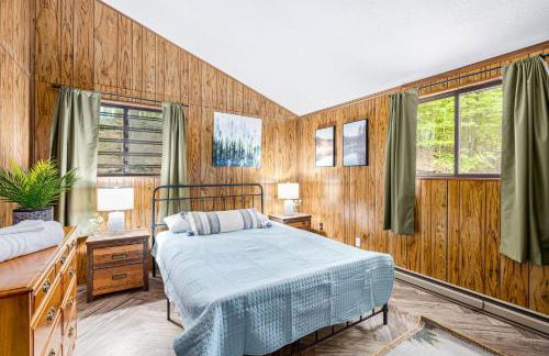 Modern w Fire Pit Deck, Grill & Hot Tub - Foto 22