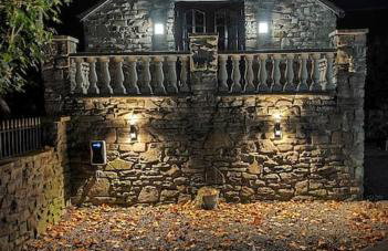 Stunning 2 Bedroom Guest House with Hot Tub - Photo 4