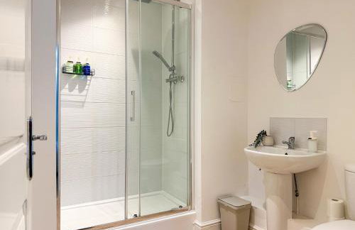 Luxury 2 Bedroom City Centre Apartment - Secure Parking - Amazing location! - Foto 17