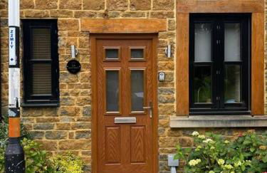 Church Court 2 Bed 55 Inch SKY TV Northampton Parking Contractor Accommodation - Photo 13