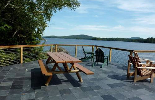 Stunning Waterfront Cabin with a Boathouse on Tupper Lake in New York - Foto 5