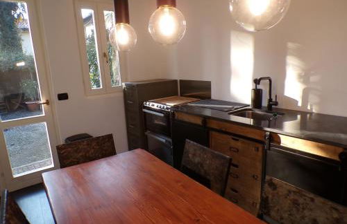 Elegant Traditional Home Steps from the Lake, with Garden and Panoramic Terrace - Photo 10