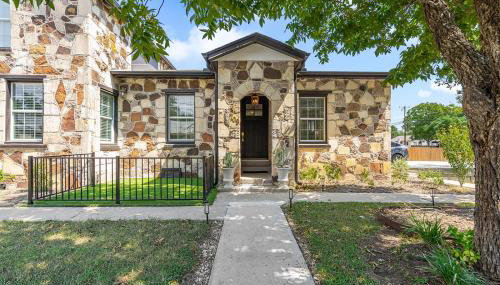 Less than 1mi to Square, SW, EV Plug, Boutique Comfort - Foto 2