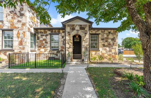 Less than 1mi to Square, SW, EV Plug, Boutique Comfort - Foto 2