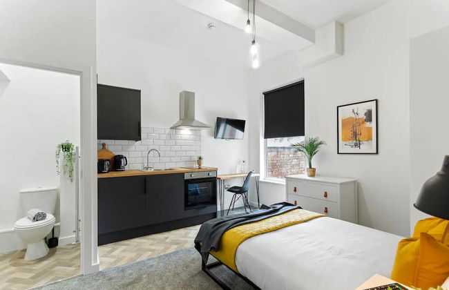 Studio 2 in Nottingham - Photo 2