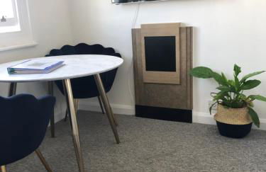 SEAFRONT SANCTUARY Beautiful Art Deco Apartment with Stunning City & Sea Views - Foto 12