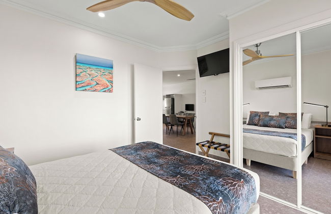 Moonlight Bay Suites - Photo 39