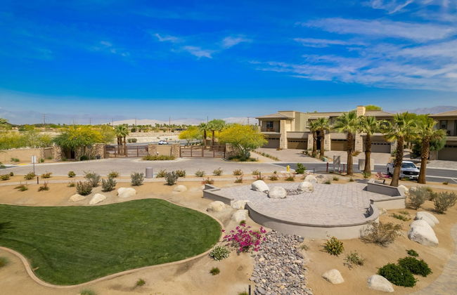 A Luxurious Oasis Experience in Desert Palm - Photo 14