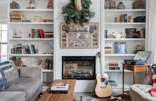 Hip, Cozy Cottage with a Fire Pit in Cleveland Park - Foto 2