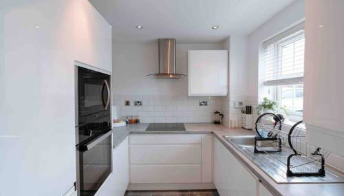 Modern 2BR Home, Central Location & Hi Speed Wi-Fi - Foto 5, stove