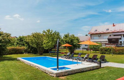 Beautiful Home In Dugo Selo With Wifi - Foto 11