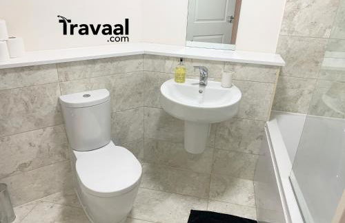 Travaal.©om - 2 Bed Serviced Apartment Farnborough - Foto 6