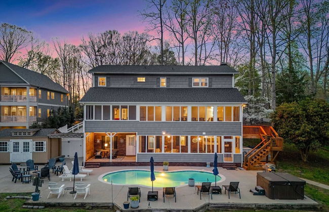 Sleeps 22, Lakefront w/ Private Dock & Pool, 2 Houses Lake Living by Avantstay - Foto 1