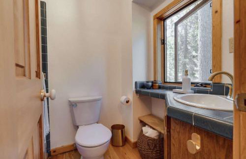 North Lake Hideaway Prime Locale for Outdoor Fun - Foto 65