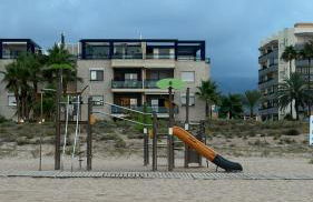 Ático 1ª línea con salida a playa - Foto 19