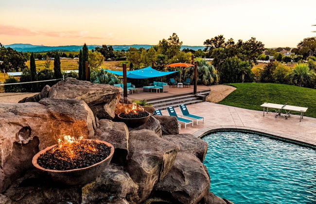 Mermaid by Avantstay Private Estate w/ Pool, Volleyball & Arcade! - Photo 12