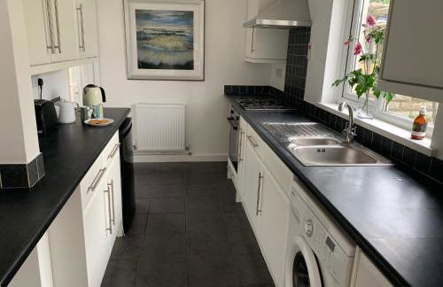 2 Bed-Sleeps 4-Parking-Pets-10 min walk to Beach - Foto 17