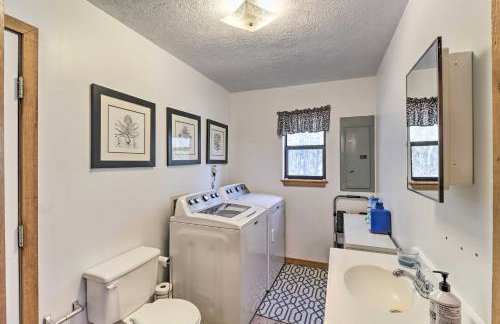 Walk to White River Home with Deck in Flippin! - Foto 14