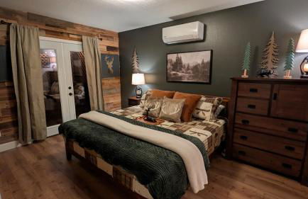 Sierra Cabin w NEW Hot Tub Walk to Town - Photo 30