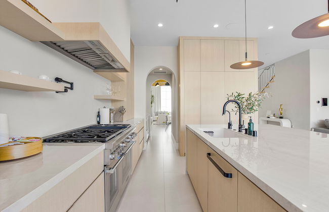 Villa Camellia - Charming 5 BR Home in the Heart of Studio City - Photo 16