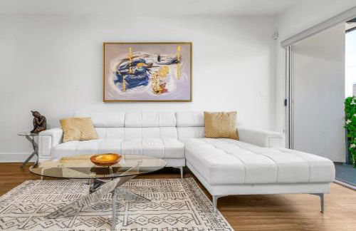 Amazing, Spacious Unit, Heart LA - Photo 28