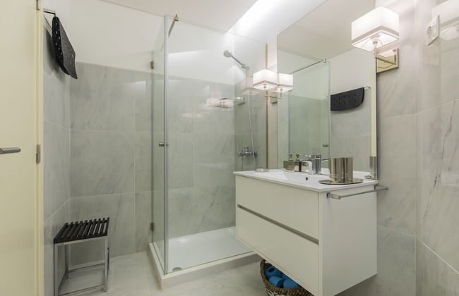 Cozy Seaview Apartment - Photo 13