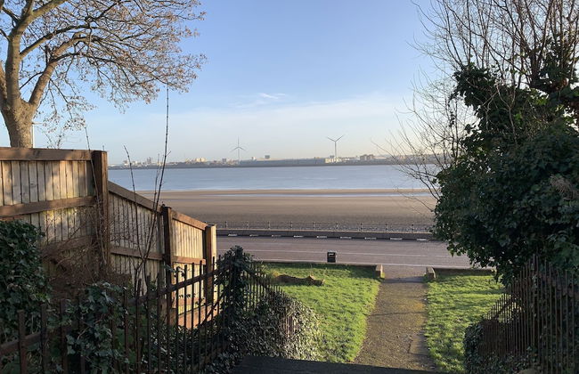 Lovely 2-bed Apartment in Wallasey, Sleeps 4 - Foto 23