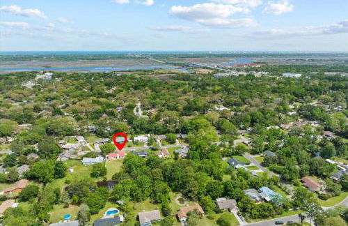 Spacious Home Near Beach, Large Yard, Game Room and Dog Friendly - Foto 7