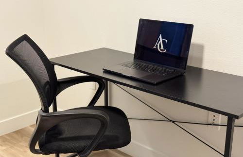 Luxe Deco Haven with Pool, Gym & Parking Close to Disneyland - Foto 43