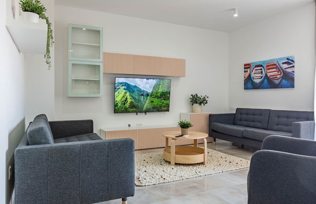 Exquisite Prestige Luxury Apartments With Shared Pool - Photo 42