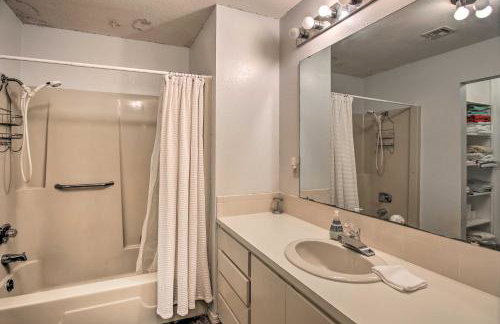 Lakefront Home with Private Beach Access! - Foto 13