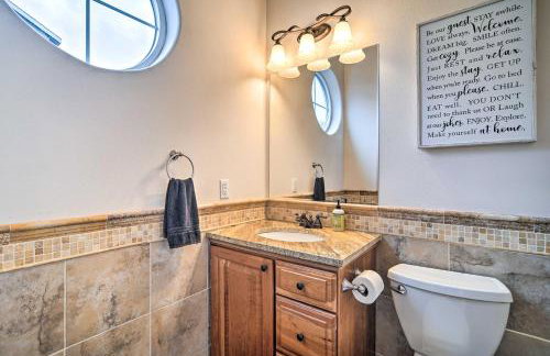 Sleek Escape with Balcony Less Than 1 Mi to 5th Avenue! - Photo 13