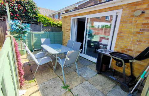 Alverstoke Manor - family home with pool table - Photo 26