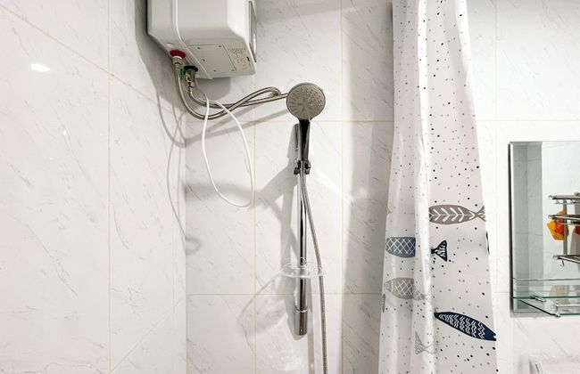 Modern Studio Room Apartment At Tamansari Skylounge Makassar - Foto 15