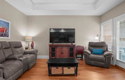 Sleeps 22, Lakefront w/ Private Dock & Pool, 2 Houses Lake Living by Avantstay - Foto 74