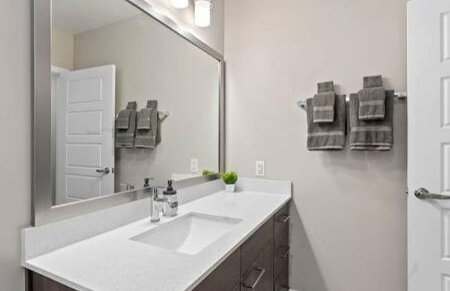 Top Floor Soco 2BR King Suite 8 Mins to Downtown - Foto 15