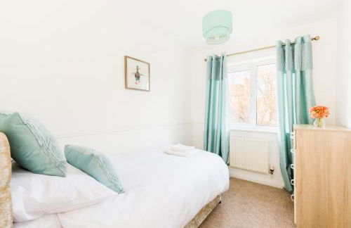 Drayton Manor House FREE parking - Photo 60